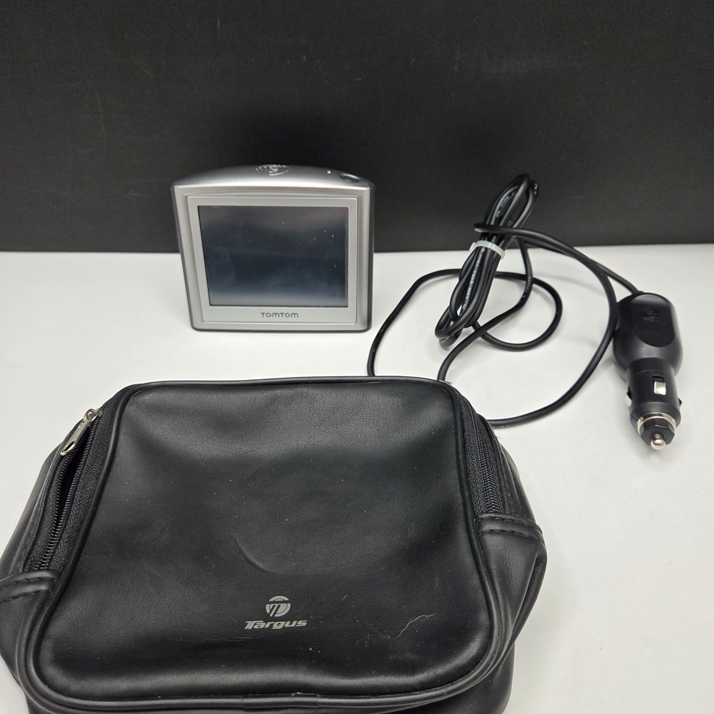 TomTom ONE GPS Navigator 3rd Edition 1GB Silver 3.5" Screen Car Charger Case